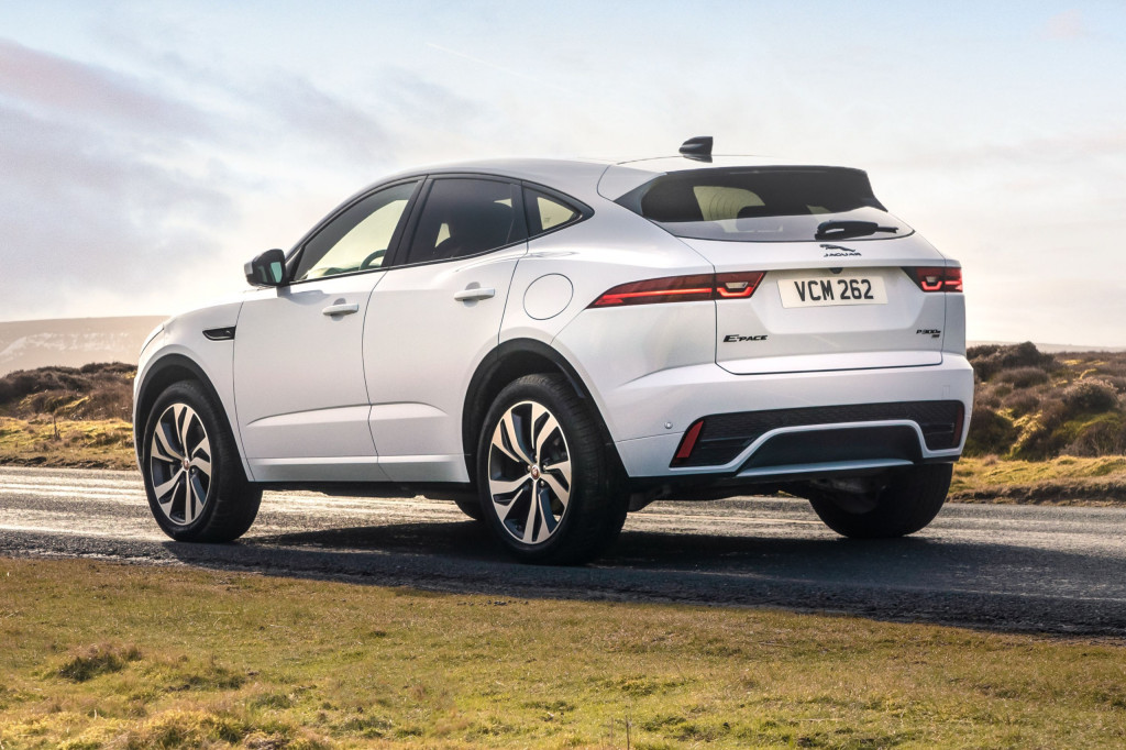 First review Jaguar E-Pace P300e: a plug-in hybrid, but exciting