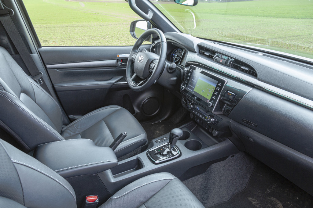 First review Toyota Hilux Double Cab: how the primeval man awakens in you