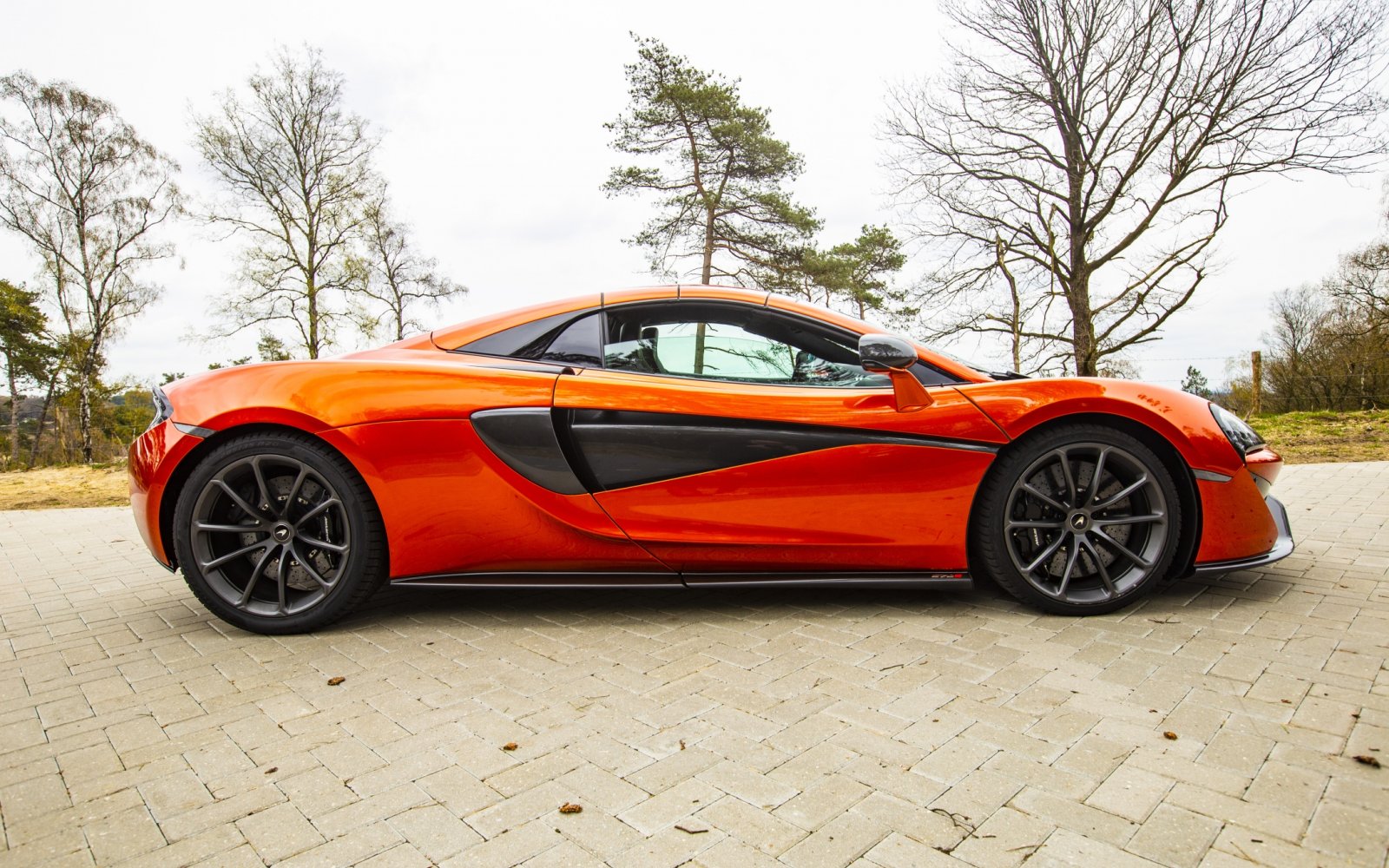 O McLaren 570S Spider é irresistível