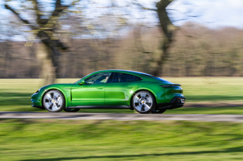Teste - O Porsche Taycan elétrico dá o exemplo verde